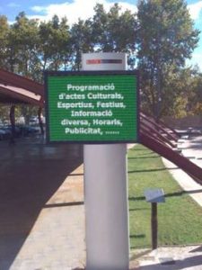 Pantallas de Exterior Modelo City P12 en Tortosa (tarragona) — monolito pantalla ayuntamientos nuevo