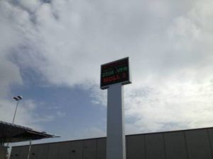 Pantalla de Leds exterior modelo P12 en Girona — pantalla tricolor