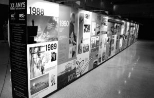 Rótulos electrónicos de leds de interior en stand para exposición — exposición