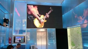 Pantalla de LED de interior modelo P10 instalada en Hotel en Barcelona — pantalla led hotel